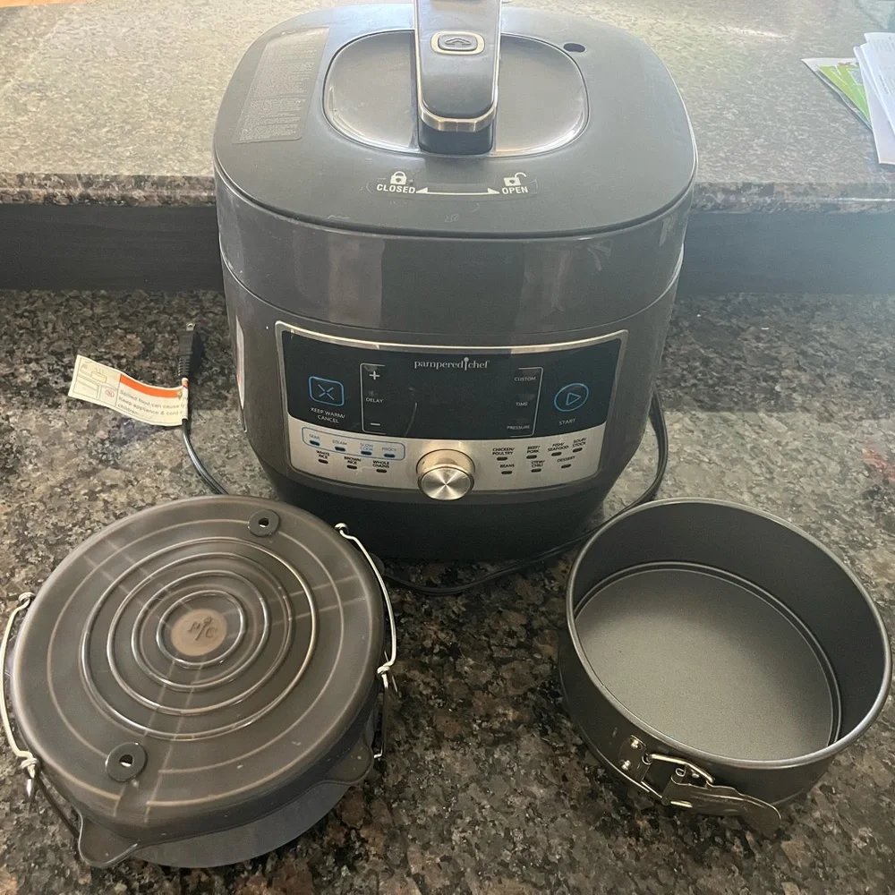Pampered Chef Quick Cooker/Pressure Cooker - Picture 1 of 5